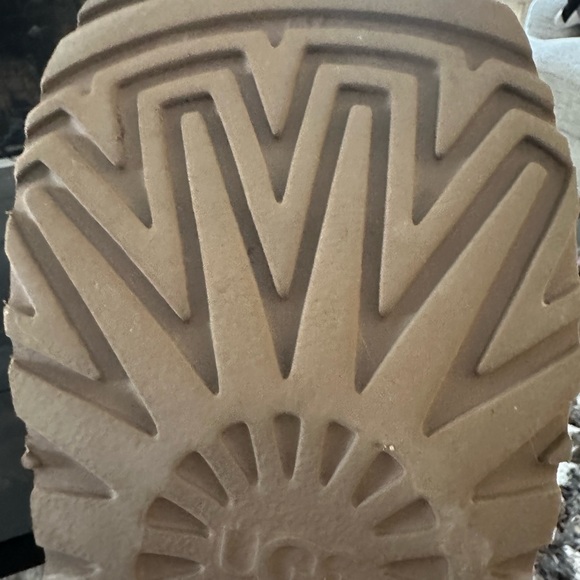 Women’s size 6 UGG boots very lightly worn. Sand color suede/gold fleck accent - Picture 10 of 13